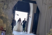 O OVOM VENČANJU BRUJI SVET: Da li je moguće da se mladoženja ovako pojavio, a tek dekoracija i specijalni efekti?! (VIDEO)