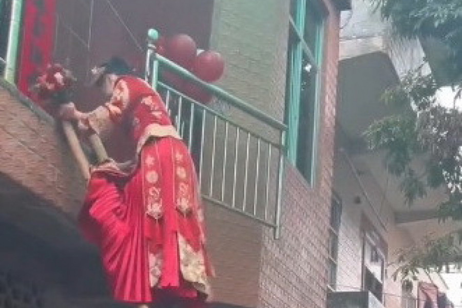 ONO NA ŠTA SU NATERALI OVU TRUDNICU TOKOM VENČANJA SIGURNO ĆE VAS ZGROZITI: Bizarni običaj ili deo ceremonije, prosudite sami! (VIDEO)