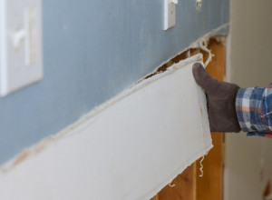 KUPILI SMO KUĆU I POČELI RENOVIRANJE, a onda je suprug otkrio šokantnu stvar u zidu: Počeli smo da vadimo, nije bilo kraja, da li je to moguće? (FOTO)