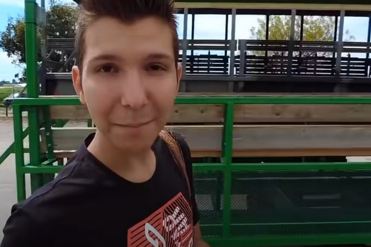 BIO JE VEGAN I MUZIČKA NADA, A ONDA SE SVE PROMENILO: Zbog jednog neverovatnog razloga je ponovo počeo da jede meso i danas izgleda transformisano! (VIDEO)