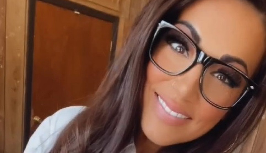 OČAJNA PROFESORKA ISTERANA IZ ŠKOLE: Poštovala sam dres kod i činila sve da pokrivam obline, ali ipak su me prijavili inspekciji (FOTO/VIDEO)