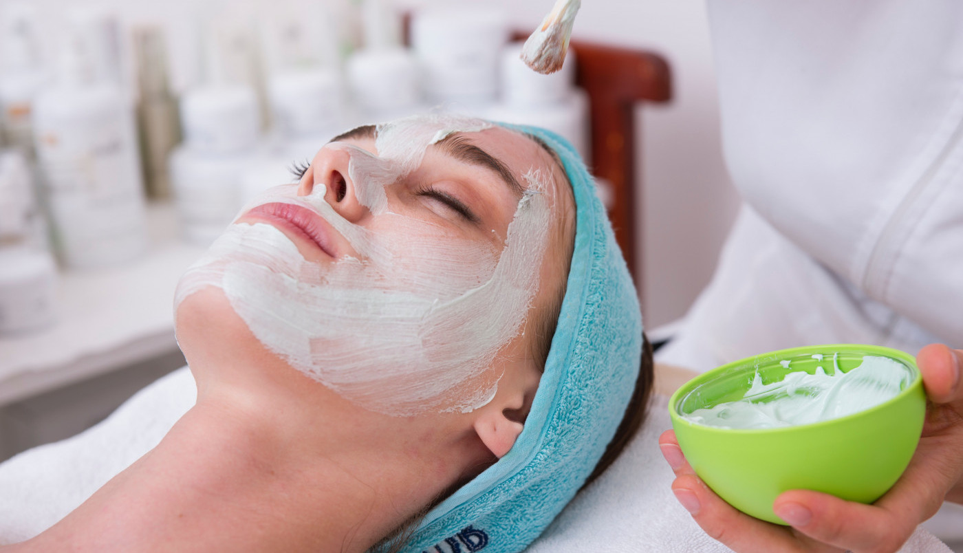 NAPRAVITE NAJJEDNOSTAVNIJI PILING ZA ČIŠĆENJE LICA KOD KUĆE: Uklanja mrtve ćelije i vraća blistavost koži!