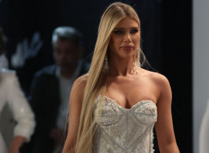 IVANA NIKOLIĆ PONOSNO POZIRALA BEZ ŠMINKE: Pevačicu fanovi napali da ih obmanjuje, potpuno je raskrinkali (FOTO)