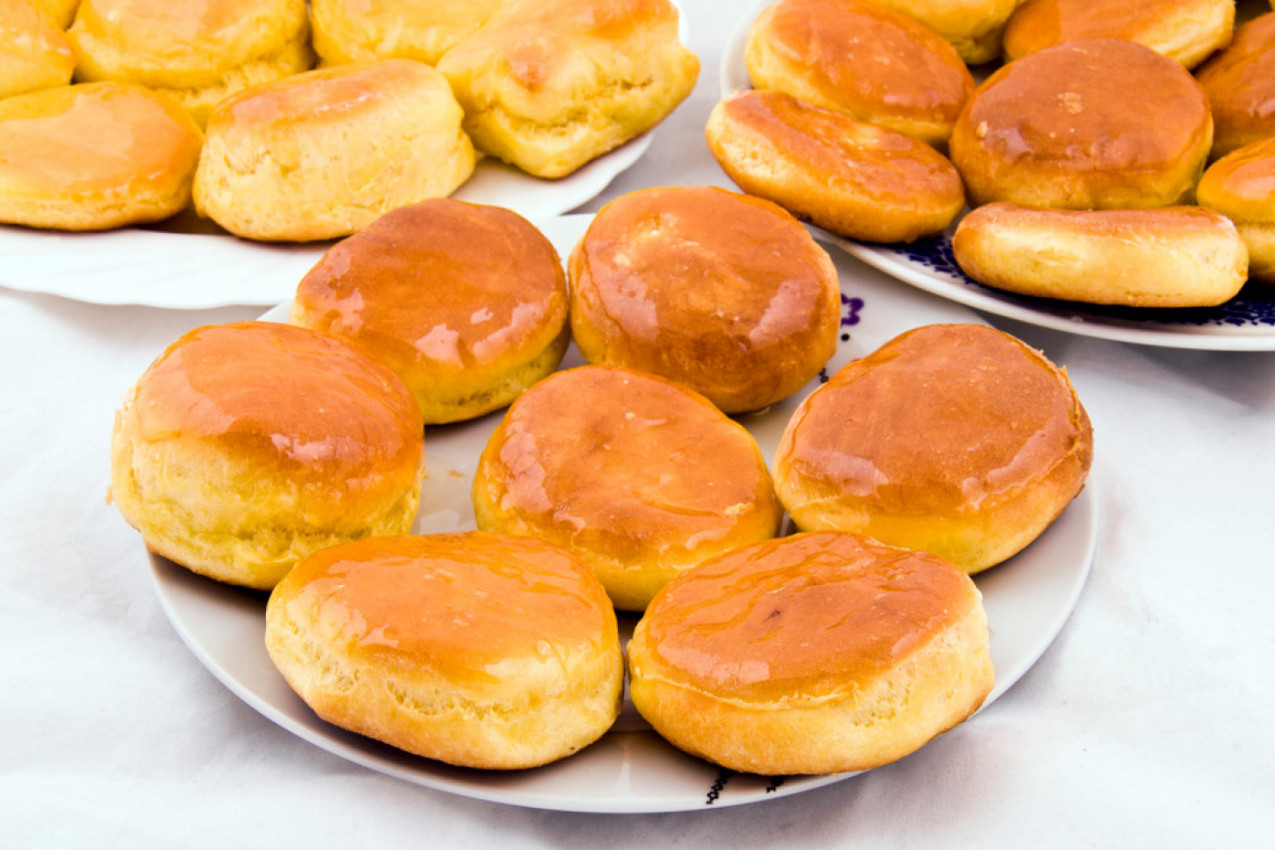 OBRADUJTE MLADENCE NA DANAŠNJI DAN: Posni mladenčići, brz i lak kolač!