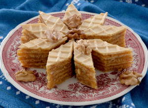 OMILJENI SLATKIŠ KOJI MIRIŠE NA DETINJSTVO: Oblande sa mlekom i orasima neponovljivog ukusa