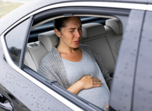 VOŽNJA KOJU JEDAN TAKSISTA NIKAD NEĆE ZABORAVITI: Uletela je u auto, a onda su krenuli vriska i krici, njegov potez je sve iznenadio!