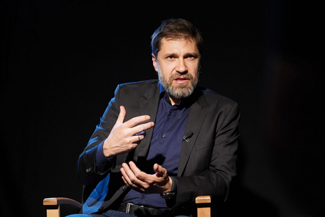 U VREME KADA SU NJEGOVE KOLEGE MAŠTALE O HOLIVUDU, ON JE OSTAO U SRBIJI I ZASNOVAO VELIKU PORODICU: Danas čuveni glumac ima četvoro dece, a srce mu je zarobila prava lepotica (FOTO)