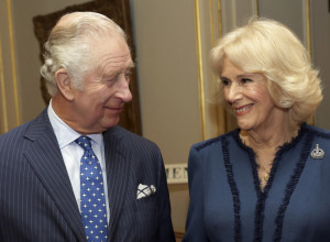 SKANDAL NA DVORU, KAMILA PREKRŠILA PROTOKOL O KOM SE BRUJI! Ostrvski mediji besni: Princeza Dajana to nikada ne bi uradila!