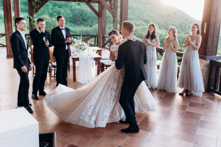 IZGOVORILI SMO BRAČNE ZAVETE, A ONDA JE USTAO MOJ NAJBOLJI PRIJATELJ I ŠOKIRAO NAS: Ono što je izgovorio me je slomilo!