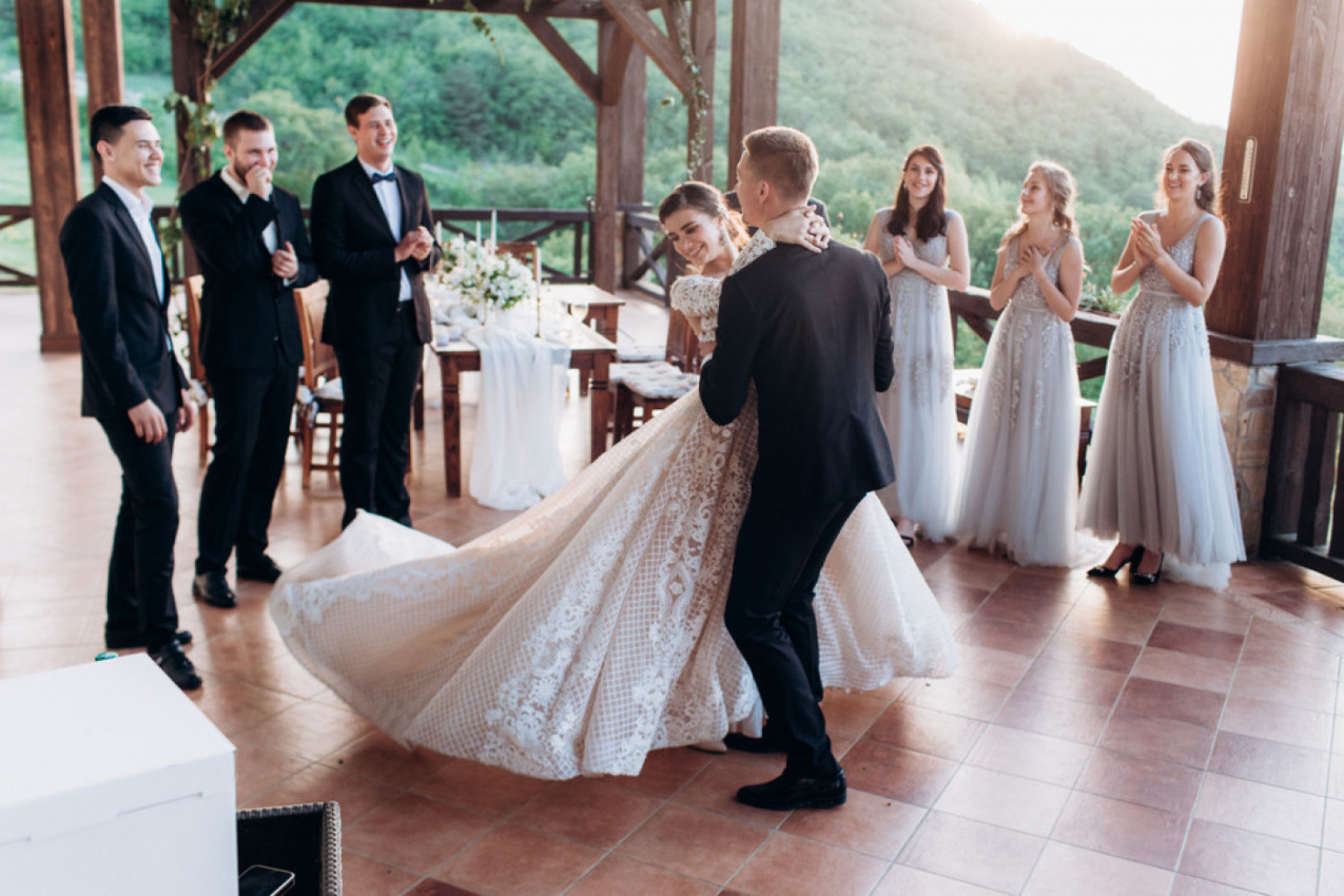 IZGOVORILI SMO BRAČNE ZAVETE, A ONDA JE USTAO MOJ NAJBOLJI PRIJATELJ I ŠOKIRAO NAS: Ono što je izgovorio me je slomilo!