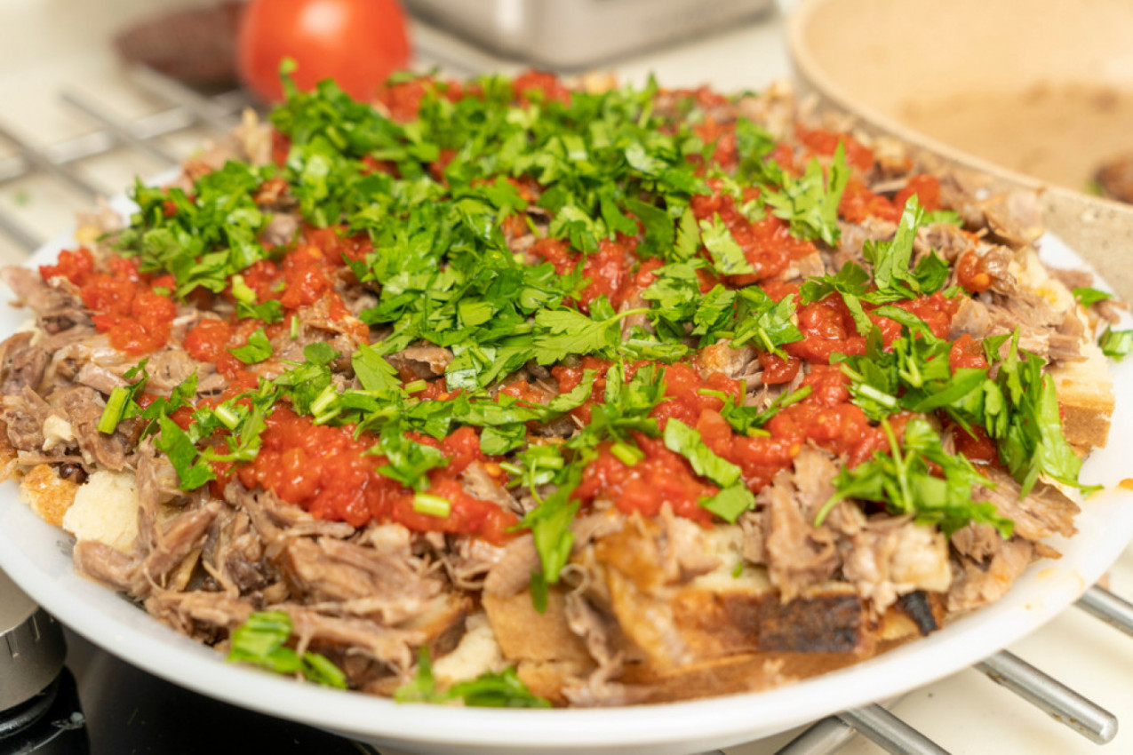 JAGNJEĆA KAPAMA SA SPANAĆEM: Sočan obrok koji jača organizam (FOTO)