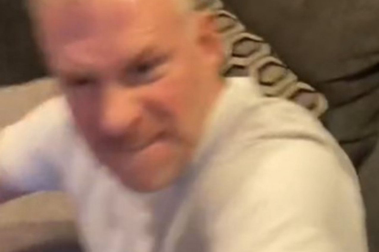 RODITELJI SU SINA OSTAVILI SAMOG KOD KUĆE I ZATEKLI UŽAS: Prava drama se odvijala u kuhinji, od prizora koji su videli umalo im se nije slošilo (VIDEO)