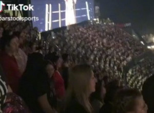 UŽIVALI SU U KONCERTU, A ONDA SE ČUO VRISAK! Devojka nije znala šta ju je snašlo, o onome što je jedan mladić snimio bruji svet! (VIDEO)