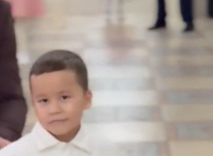 NASRED SVADBE DEČAK JE IZAŠAO NA PODIJUM I NAPRAVIO ŠOU: Mladenci u neverici gledali šta se dešava, pare letele na sve strane (VIDEO)