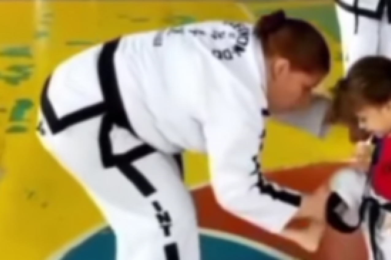 DEVOJČICA JE KRENULA NA PRVI ČAS KARATEA: Ono što je uradila sve je nasmejalo do suza! (FOTO/VIDEO)