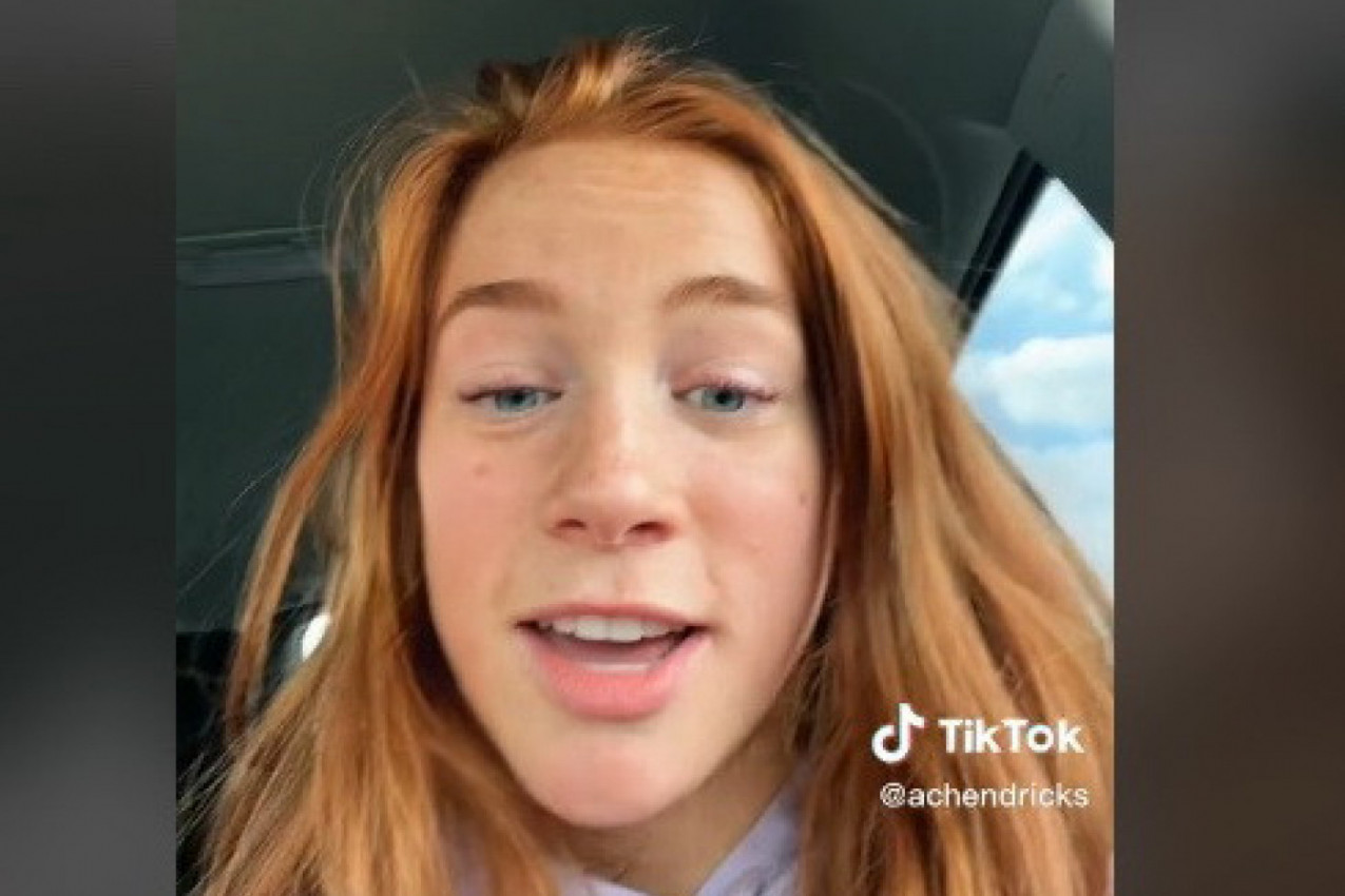 POJELA JE SALATU U RESTORANU NAKON ČEGA VIŠE NIŠTA NIJE BILO ISTO: Stomatolog i hirurg su joj rekli da je sve u redu, ali ono što joj se desilo posle nekoliko dana izaziva jezu! (VIDEO)