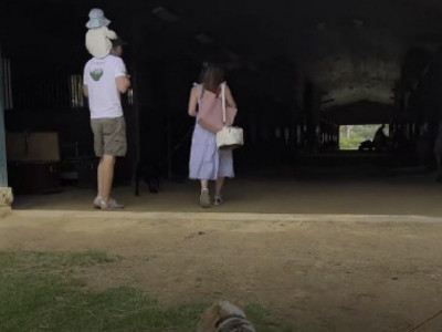 Vojvoda i vojvotkinja od Saseksa  obišli su konje u štali