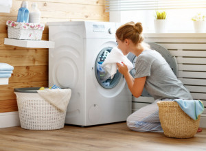 BIĆE MEKŠI NEGO U HOTELIMA I KAO  DA STE IH TEK KUPILI: Sipajte jedan sastojak iz kuhinje u mašinu s peškirima i sačekajte čudo!