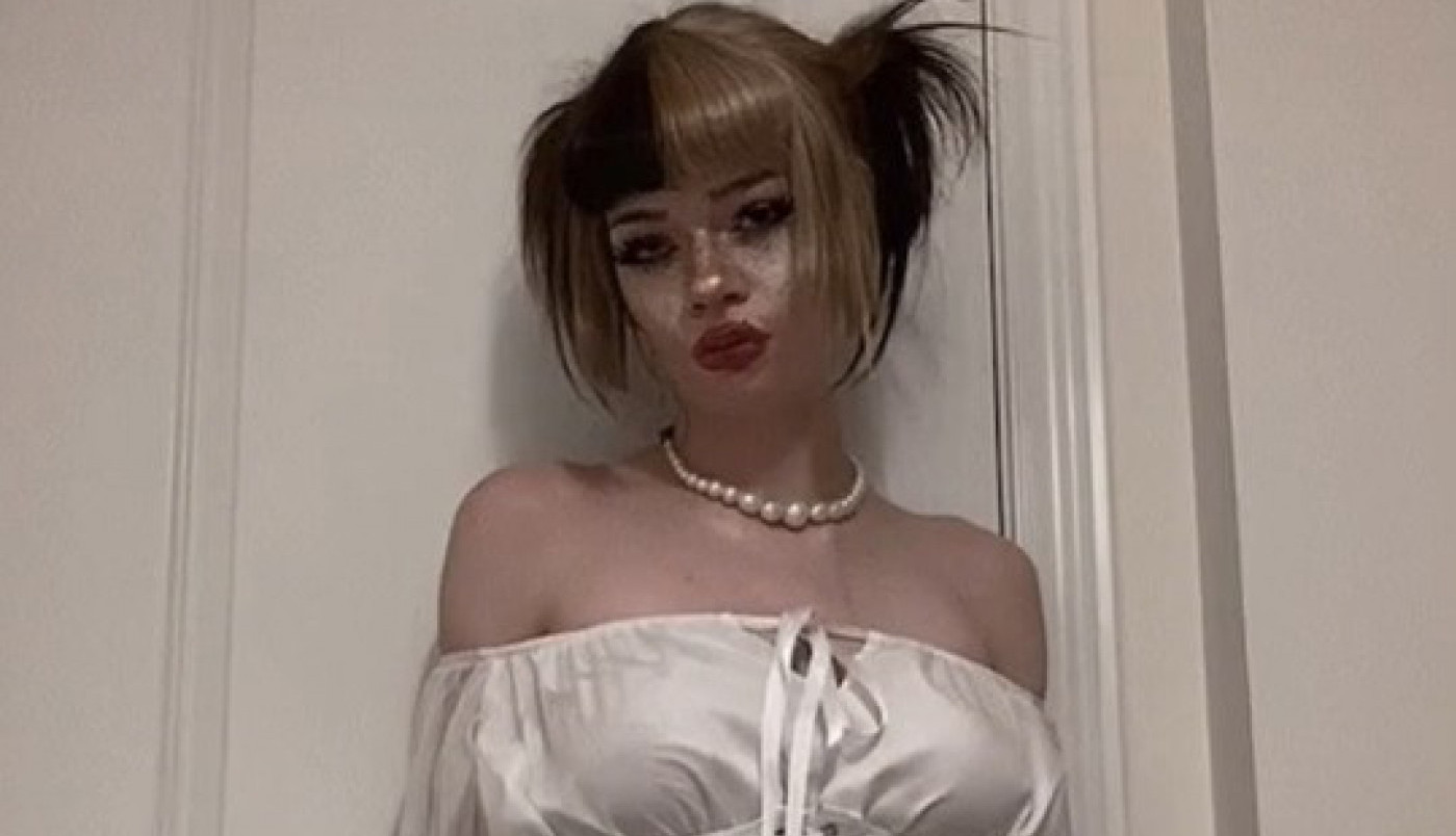 OVA DEVOJKA KRIJE NEVEROVATNU TAJNU: Ljudi se zaprepaste kada vide kako u stvari izgleda! (VIDEO)