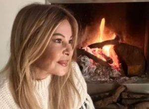 VODITELJKA U 69. GODINI DOBILA ĆERKU I TO SKRIVALA OD SVIH: Sada trpi neviđeni teror, stižu pozivi i da joj se zabrani boravak u zemlji (FOTO/VIDEO)