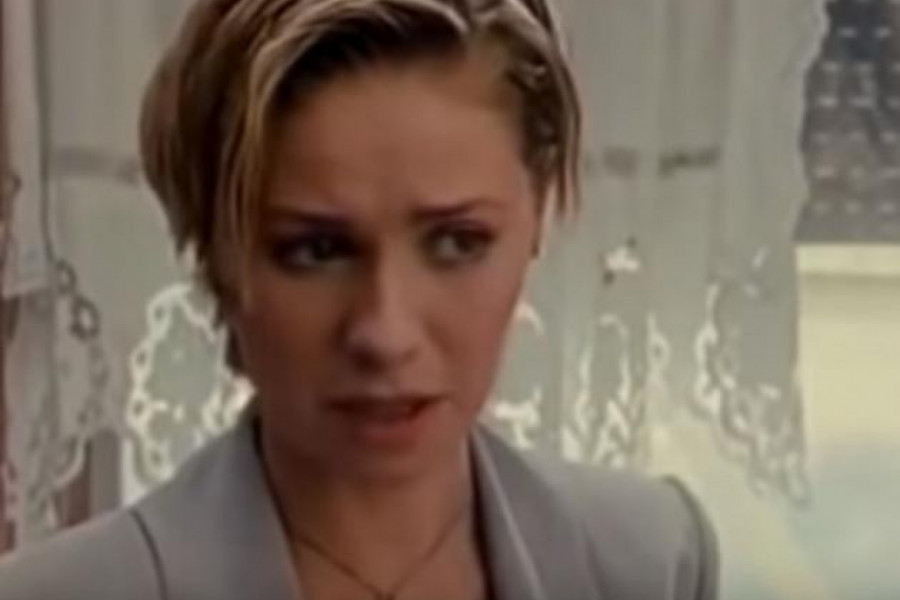 ANA SOFRENOVIĆ JE SA BEBOM MORALA DA NAPUSTI BEOGRAD: Bolna odluka popularne glumice zauvek je uticala na njen život (FOTO)