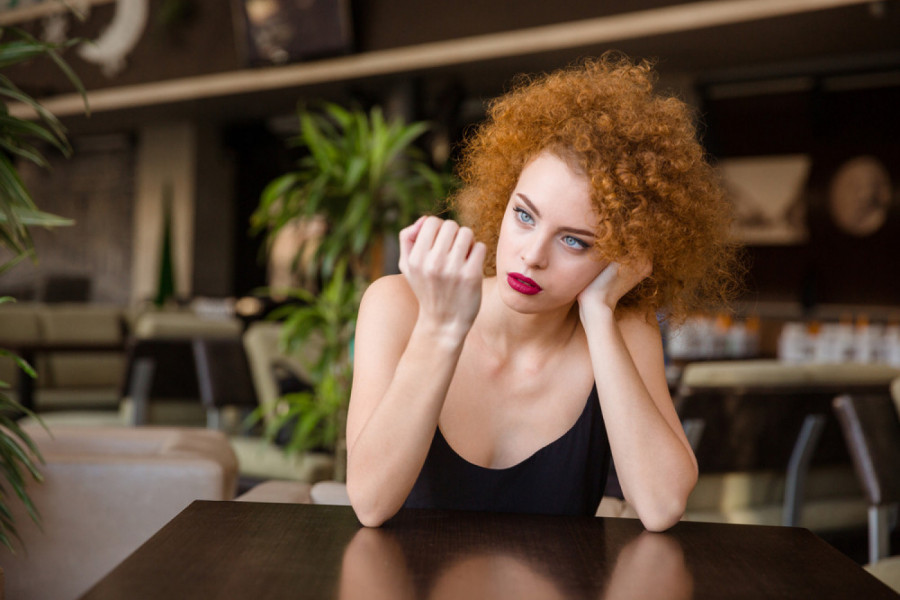 OVI NOKTI KOŠTAJU 56 EVRA: Ljudi ostali bez teksta šta su uradili devojci u salonu! (VIDEO)