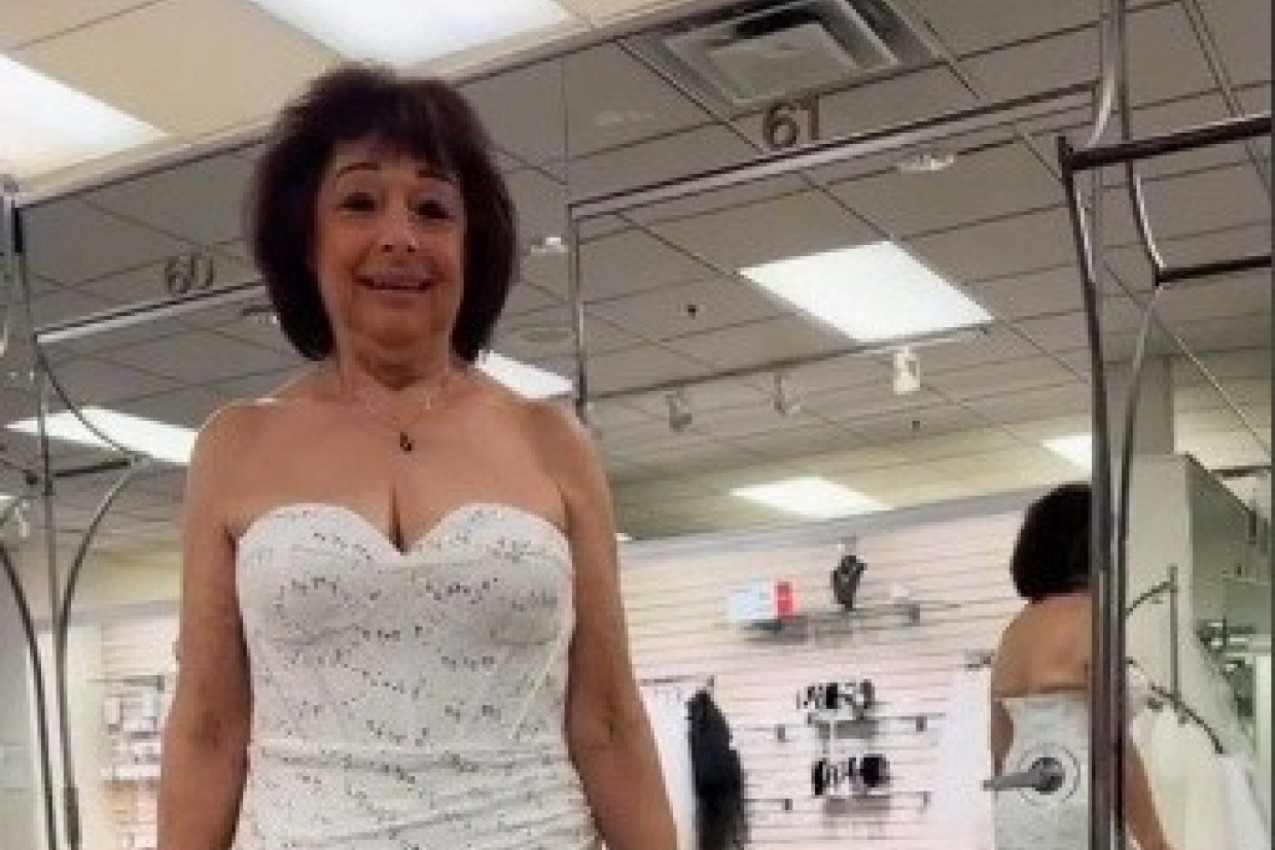 ONA SE UDAJE NA PRAGU DEVETE DECENIJE I TO U BELOM: Šokiraće vas ko joj je izabranik! (VIDEO)