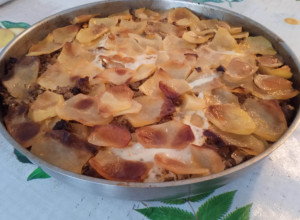 DA LI STE U DILEMI ŠTA SPREMITI ZA RUČAK? Ukusna musaka na naš način zadovoljće sva vaša čula!