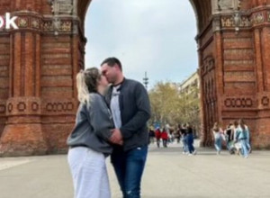 SA DEČKOM KOGA JE UPOZNALA NA TINDERU OTIŠLA JE NA ODMOR: Već na aerodromu ju je sačekalo šok otkriće, pojavila se trudnica s kamerama! (VIDEO)