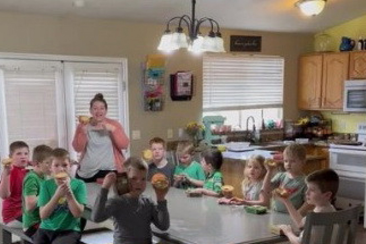 ZA 10 GODINA DOBILI SU DESETORO DECE: Bračni par napadaju zbog velike porodice a kada su otkrili da li su sve to planirali, podigla se bura (VIDEO)