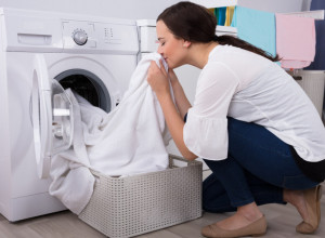 KOLIKO PUTA KORISTITE ISTI PEŠKIR POSLE TUŠIRANJA? Mikrobiolozi upozoravaju: Evo šta im se dešava posle samo nekoliko dana, pogotovo ako stoje u kupatilu!