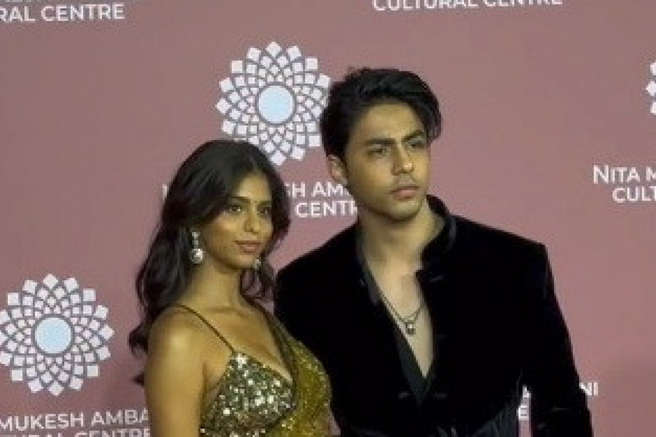 GLUMAC SE FOTOGRAFISAO SA SESTROM A SVI GOVORE O NJIHOVOM ZAGRLJAJU: Evo zbog čega ih osuđuju, reč je o jednom bitnom detalju (VIDEO)