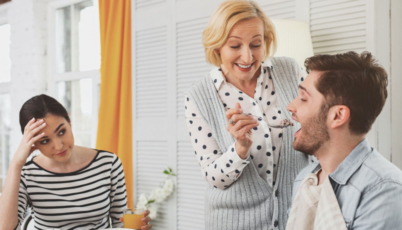 ŽELELA SAM USKRS IZ SNOVA, A ONDA SE NA MOJIM VRATIMA POJAVILA SVEKRVA S TIM U RUKAMA: Nisam mogla da verujem šta mi je priredila na praznik, bila sam uništena i ponižena!