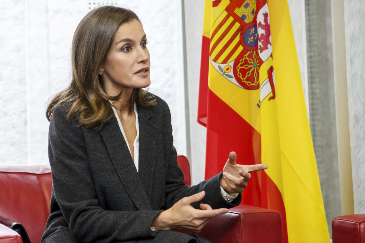 KRALJICI SEVNUO DONJI VEŠ: Mediji bruje o ovom promašaju elegantne Leticije, nije ni slutila šta se dešava sa njenom haljinom! (FOTO)