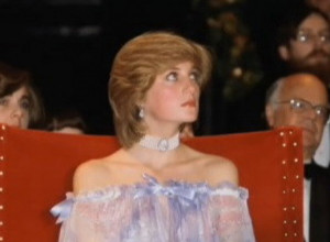 SKLOPILA JE OČI I SAMO JOJ JE PALA GLAVA: Isplivao snimak princeze Dajane koji je podsetio na period koji Britanija neće zaboraviti (VIDEO)