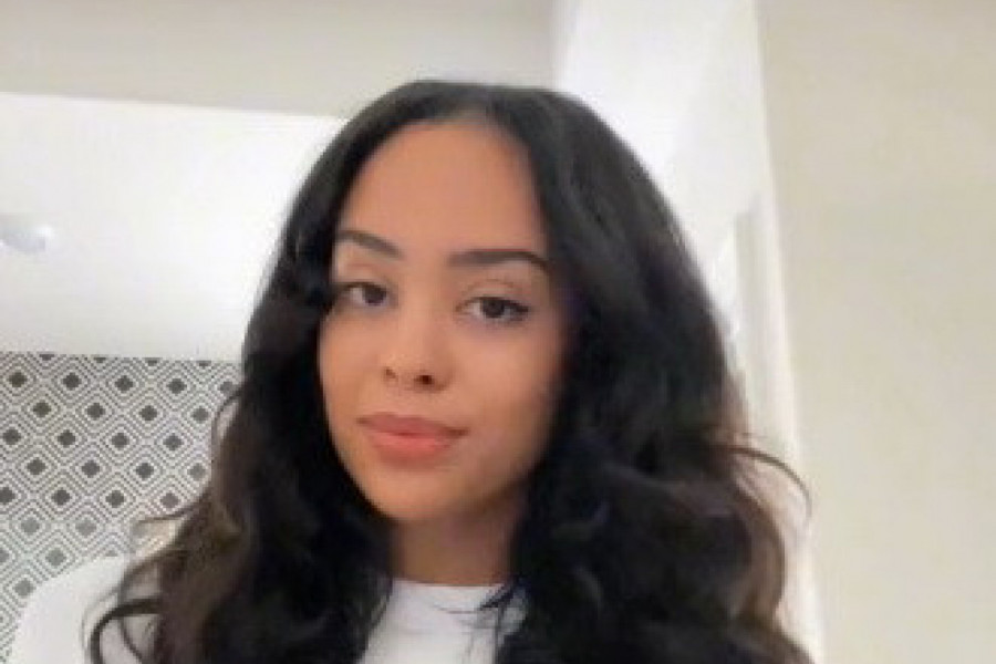 KRENULA JE DA JEDE SVOJU RUKU, A SUPRUG JE BIO POTPUNO IZBEZUMLJEN! Vrisnuo je od šoka i potrčao da "spasava decu"! (VIDEO)