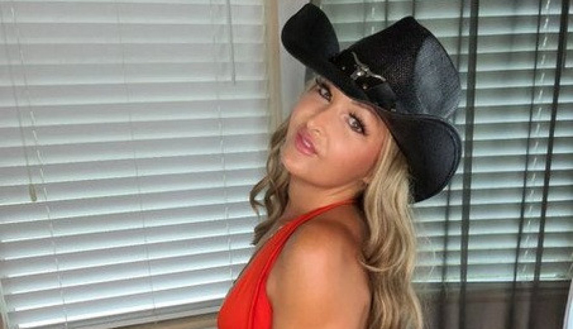 POLEMIKE OKO NJENIH GODINA NE PRESTAJU: Kad upoznaju verenika ove lepotice svi govore o njihovoj tajni (FOTO)