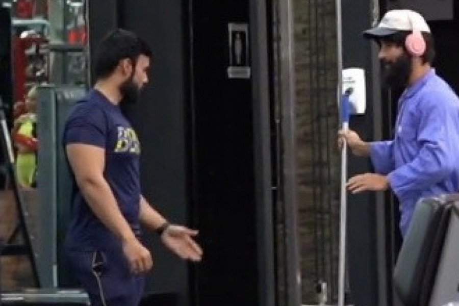 UŠAO JE DA OČISTI TERETANU A ONDA JE KAO OD ŠALE URADIO NAJZAHTEVNIJE VEŽBE: Svi su u neverici gledali u ovog muškarca, evo u čemu je njegova tajna (VIDEO)(VIDEO)