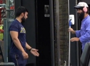 UŠAO JE DA OČISTI TERETANU A ONDA JE KAO OD ŠALE URADIO NAJZAHTEVNIJE VEŽBE: Svi su u neverici gledali u ovog muškarca, evo u čemu je njegova tajna (VIDEO)(VIDEO)