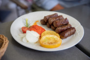 SARAJEVSKI ĆEVAPI PO DOMAĆEM RECEPTU: Ukusno i slasno kao sa roštilja!