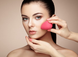 OPREZ! OVAKO IZGLEDA BJUTI BLENDER NAKON NEKOLIKO KORIŠĆENJA: Uništava nam kožu a da toga nismo ni bili svesni (VIDEO)