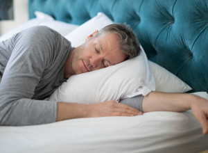 BIZARNIJE NE MOŽE: NOVI TIKTOK TREND SA SPAVANJEM MOŽE BITI FATALAN: Mladi su "poludeli" za trikom zbog kog su reagovali i lekari! (VIDEO)