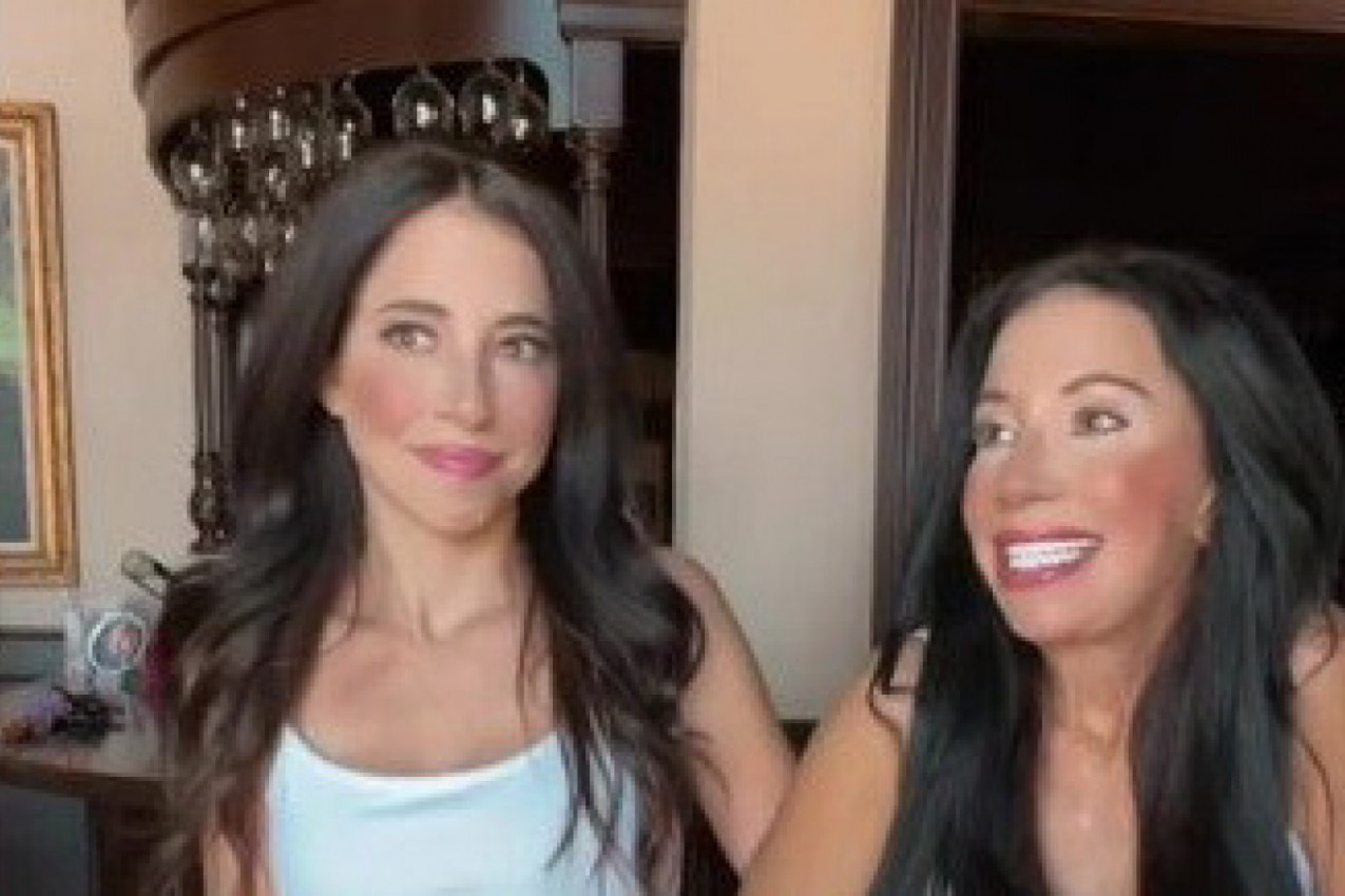 RAZLIKA IZMEĐU OVE DVE LEPOTICE JE 30 GODINA: Ljudi u neverici gledaju snimak, svi su mislili da je ista osoba na njemu! (VIDEO)