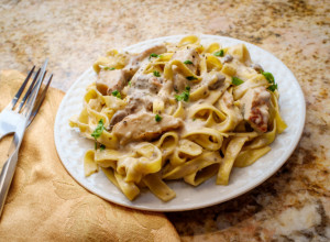 PASTA SA PILETINOM, RUČAK GOTOV ZA 15 MINUTA: Sedmicu započnite sočnim obrokom koji miriše na Italiju!