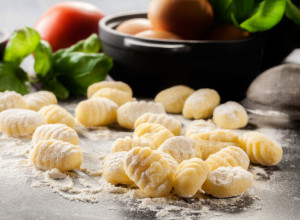 AKO IMATE SAMO 4 KROMPIRA NAPRAVITE UKUSNE NJOKE: Ovo su trikovi da vam uspeju svaki put i sve obore s nogu!