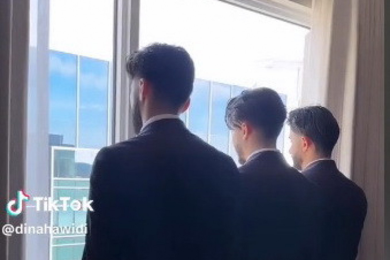 POJAVILI SU SE NA SESTRINOM VENČANJU, ONO ŠTO SU JOJ POTOM PRIREDILI SVE JE RASPLAKALO: Mlada nije bila spremna na ovakvu scenu! (VIDEO)