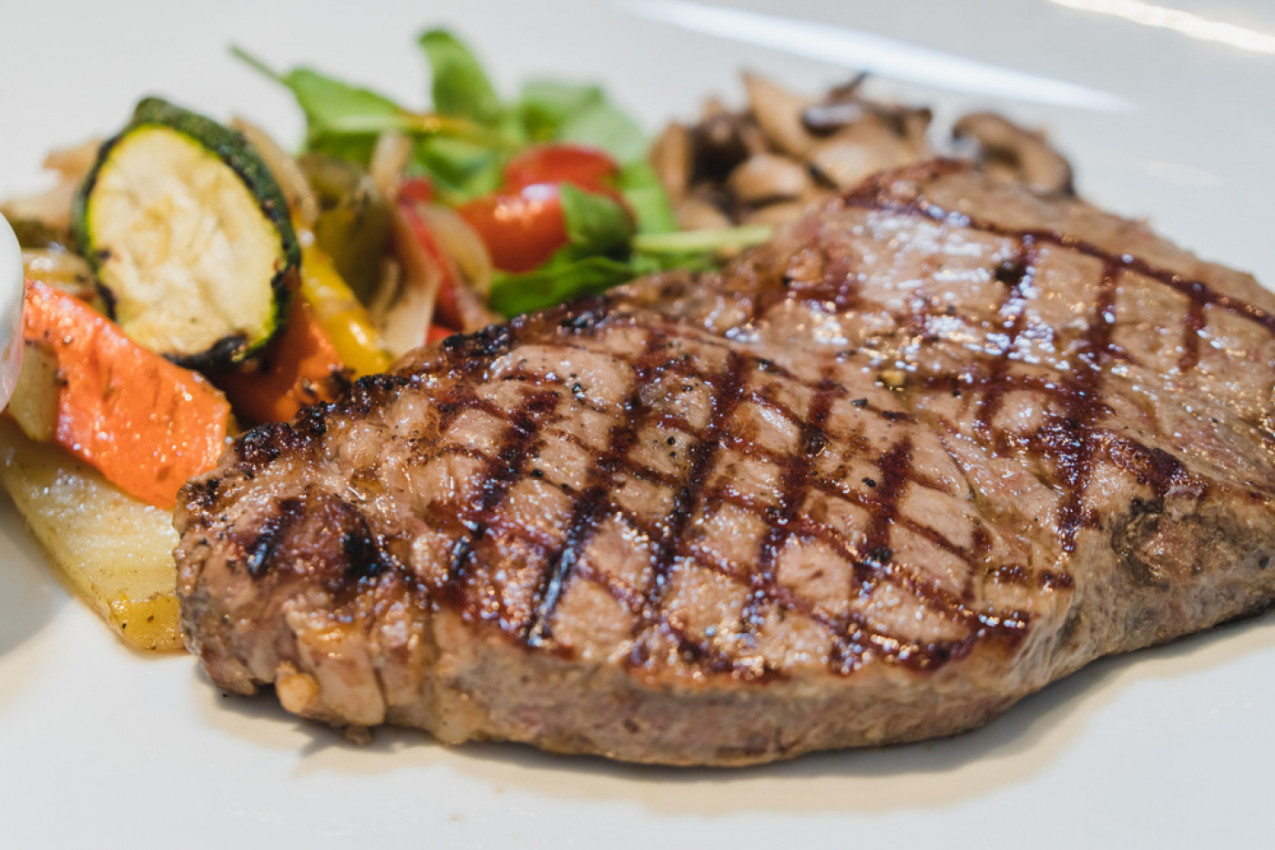 TAJNA NAJVEĆIH KUVARA ZA NAJSOČNIJU TELETINU: Idealan praznički ručak po našem receptu!