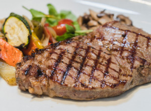 TAJNA NAJVEĆIH KUVARA ZA NAJSOČNIJU TELETINU: Idealan praznički ručak po našem receptu!