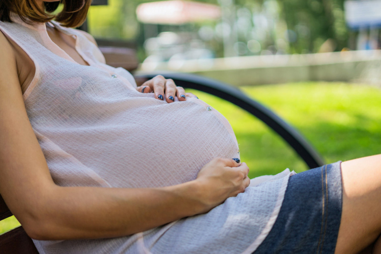 BEBU JE NOSILA PUNIH 12 MESECI U STOMAKU, A KADA SE PORODILA ZANEMELI SU I LEKARI: Odmah su se bacili na mnogobrojna testiranja! (FOTO)