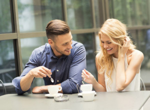 ZAŠTO NAS NEKI LJUDI PRIVLAČE POPUT MAGNETA? Nauka objašnjava zbog čega nam se dopadaju partneri na koje možda ne bismo ni obratili pažnju (FOTO)